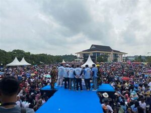 Warga Pemilu! Ribuan Warga Limboto Hadiri Deklarasi Pemenangan Salah Satu Calon Bupati!