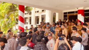 Aksi Jilid II Forum Pemerhati Hukum Indonesia di Kantor Bupati Gorontalo Sempat Memanas